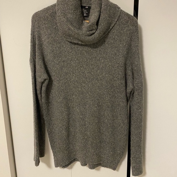 H&M sweater - Picture 2 of 2